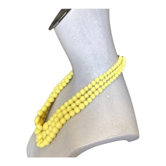 Vintage 80’s “C” Marked Triple Strand Yellow Graduated Bead Sizes Retro Necklace - Picture 2 of 9